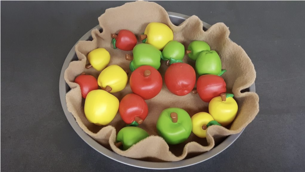 play food apples in pie pan